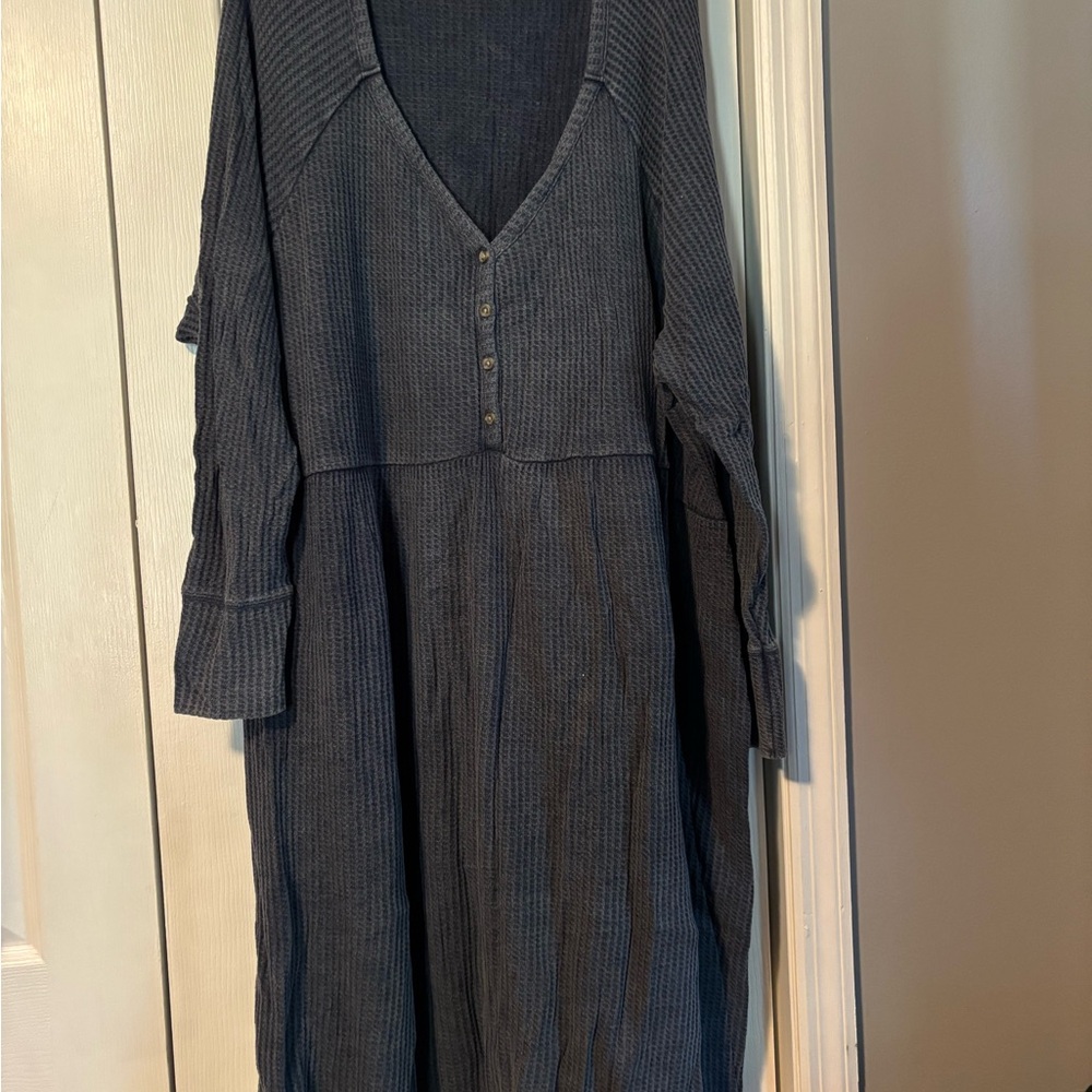 Terra & Sky Dark Blue V-Neck Midi Dress